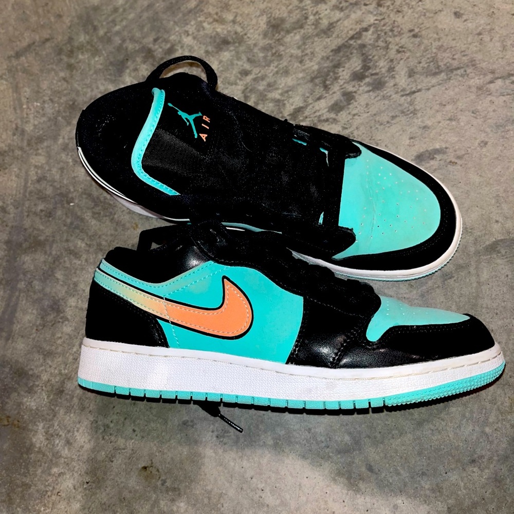 Jordan 1 low SE tropical twist